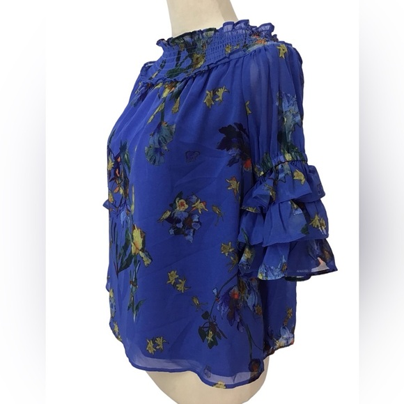 CeCe Printed Off The Shoulder Ruffle Bell Sleeve Blouse Size XS NEW - Picture 3 of 10